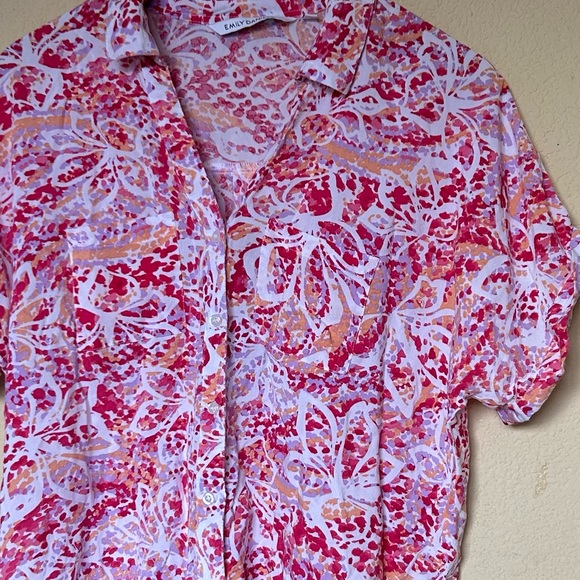 3/$20 Emily Daniels, pink and orange swirl pattern button down with front tie - Picture 6 of 9